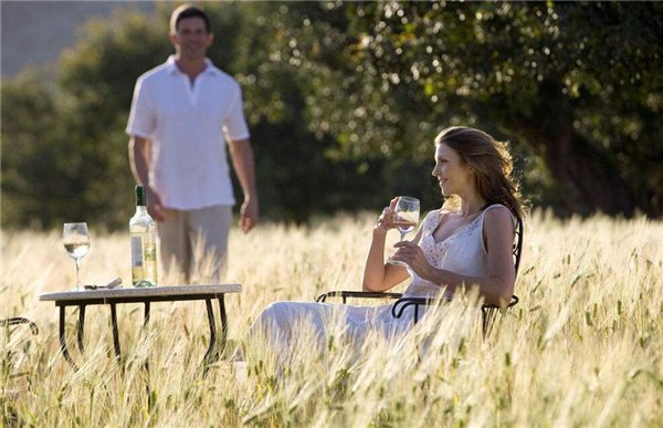 女人喝白酒好吗 女人喝白酒的好处和