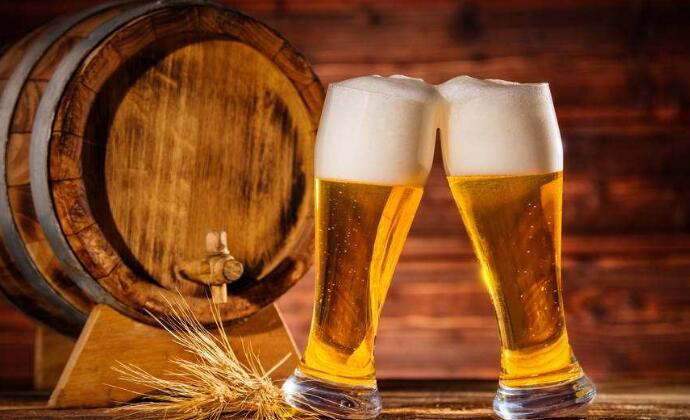 晚上喝啤酒有什么好处 睡前喝啤酒对